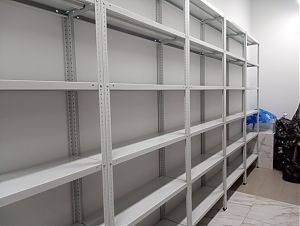 Стеллажи МС-750 — 5 единиц, суммарная нагрузка 750 кг на стеллаж